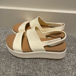 Brand new, never used Reef Platform Vista higher sandal